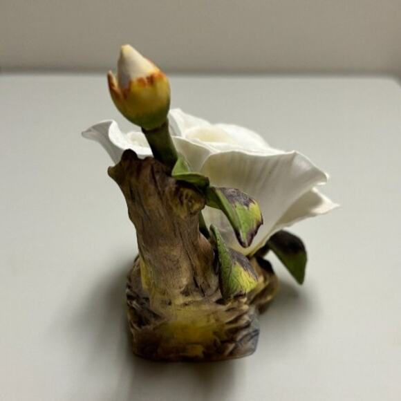 Vintage Lefton Royal Dover Bone China White Camellia Flower with Bee Figurine - Picture 3 of 8